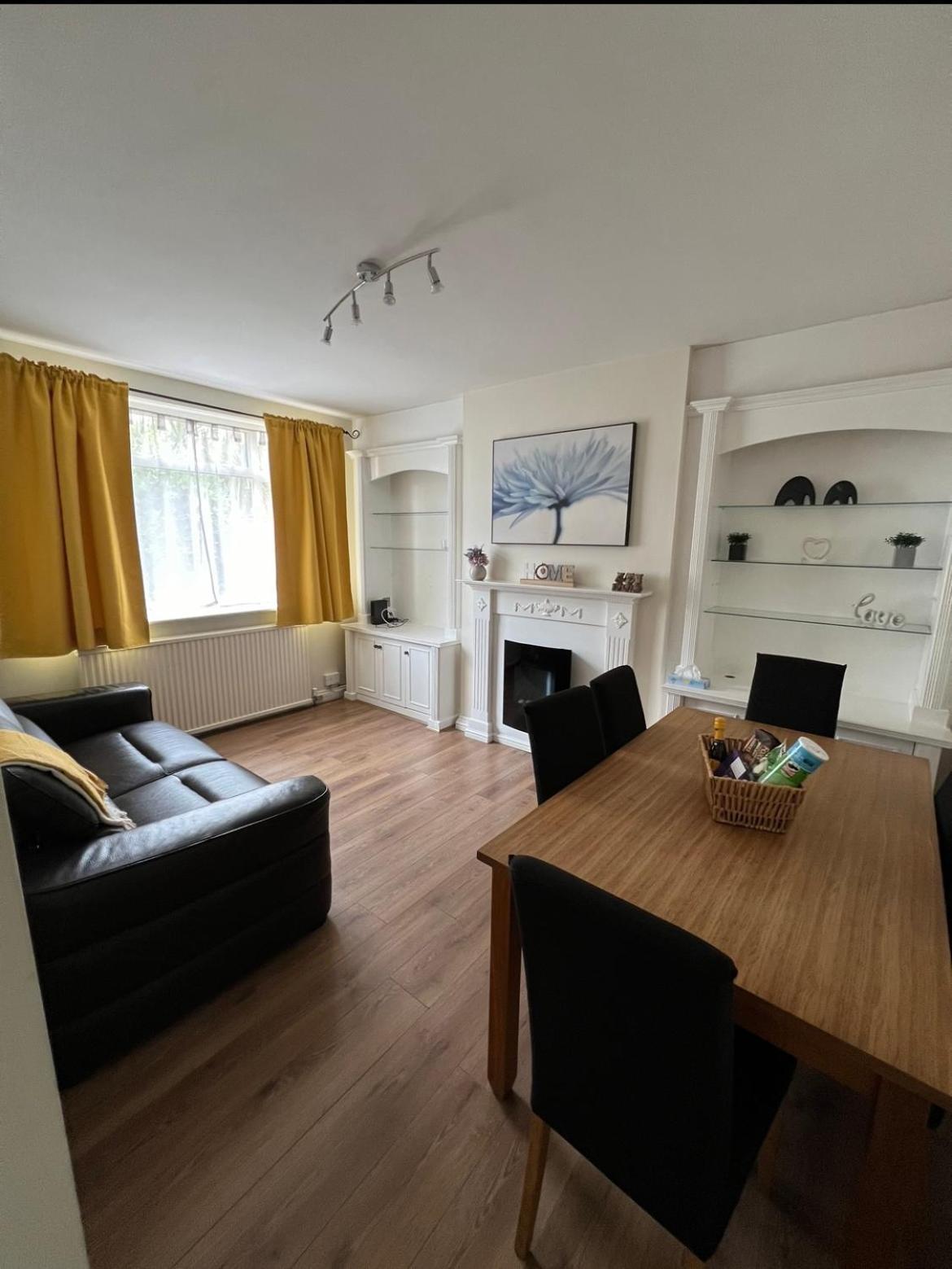 Apartamento 20Mins To Bakerst, Harry Potter & Wembley Stadium! Northwood  Exterior foto